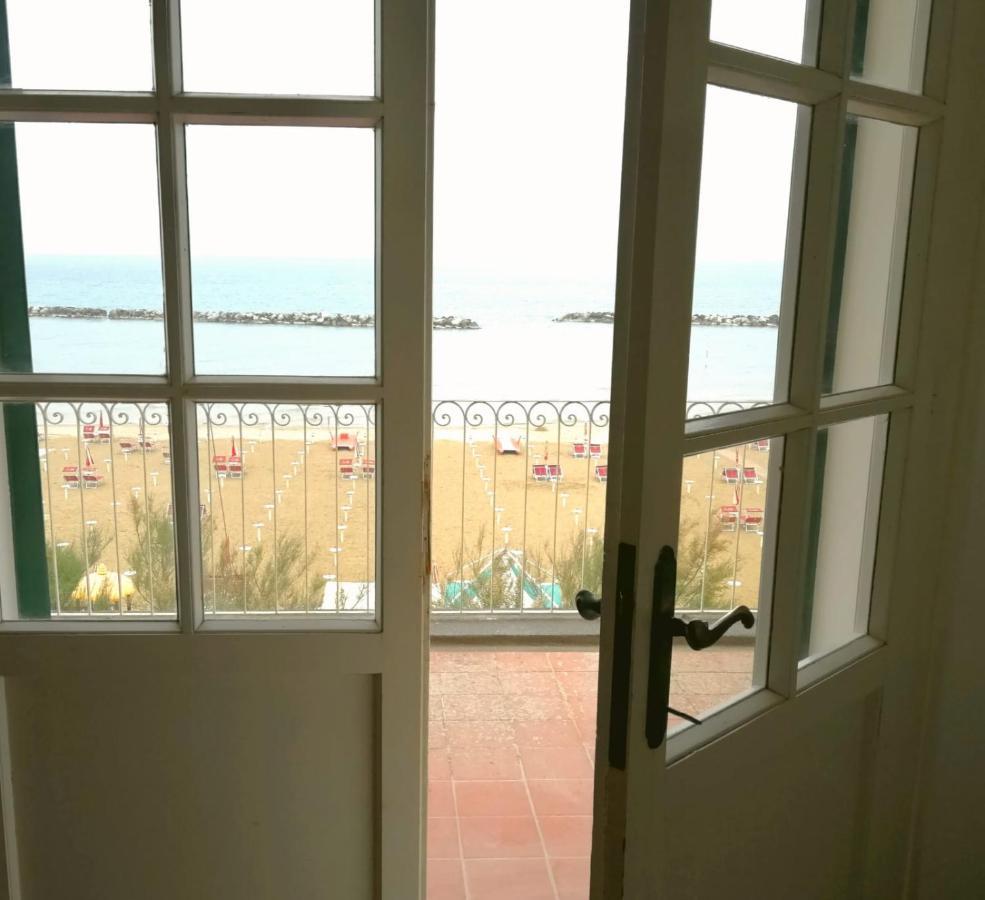 Hotel Villa Furia Bellaria – Igea Marina Kültér fotó