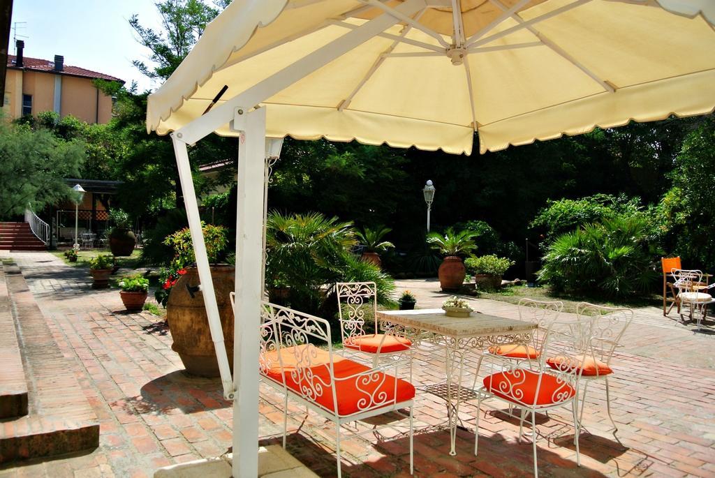 Hotel Villa Furia Bellaria – Igea Marina Kültér fotó