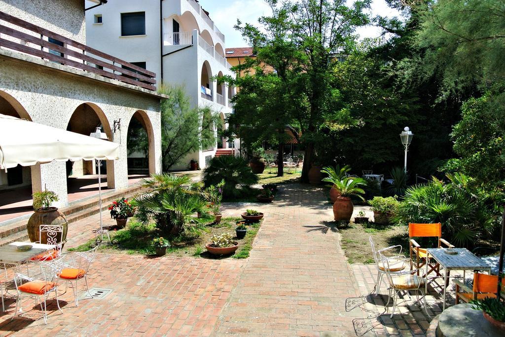 Hotel Villa Furia Bellaria – Igea Marina Kültér fotó